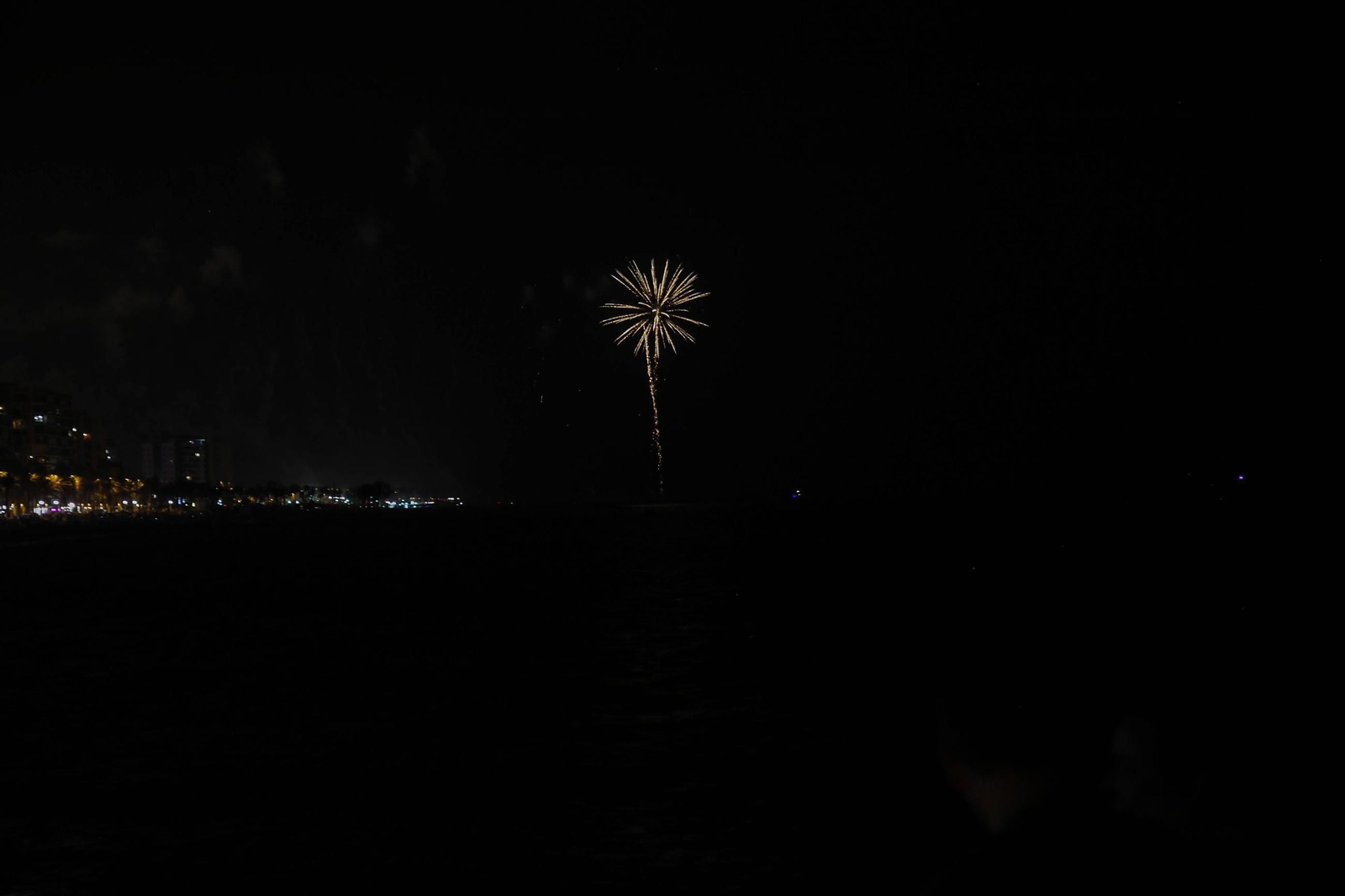 Las mejores imágenes de los fuegos artificiales de la feria de Almeria