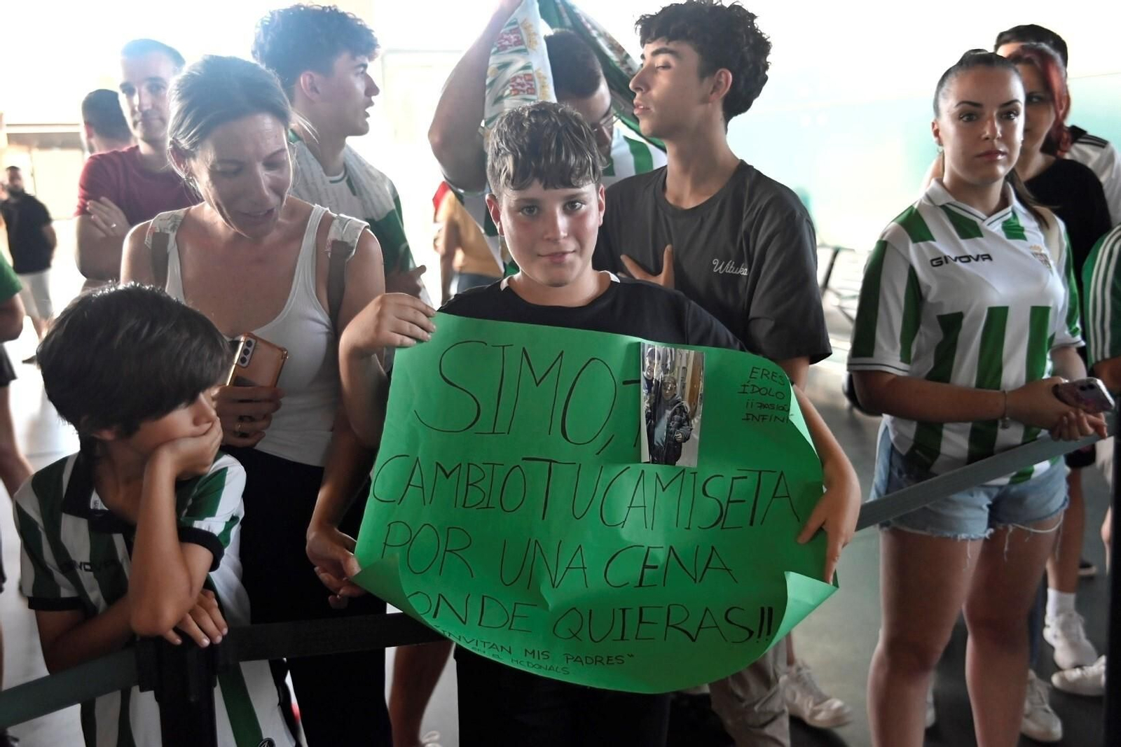 Las mejores fotos del recibimiento al Córdoba CF tras su partido en Barcelona