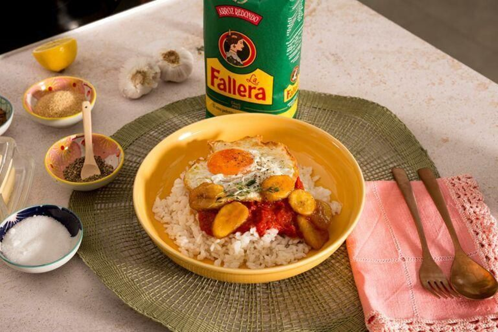 ¿Arroz a la cubana o la española? Una receta fácil y clásica que no falla