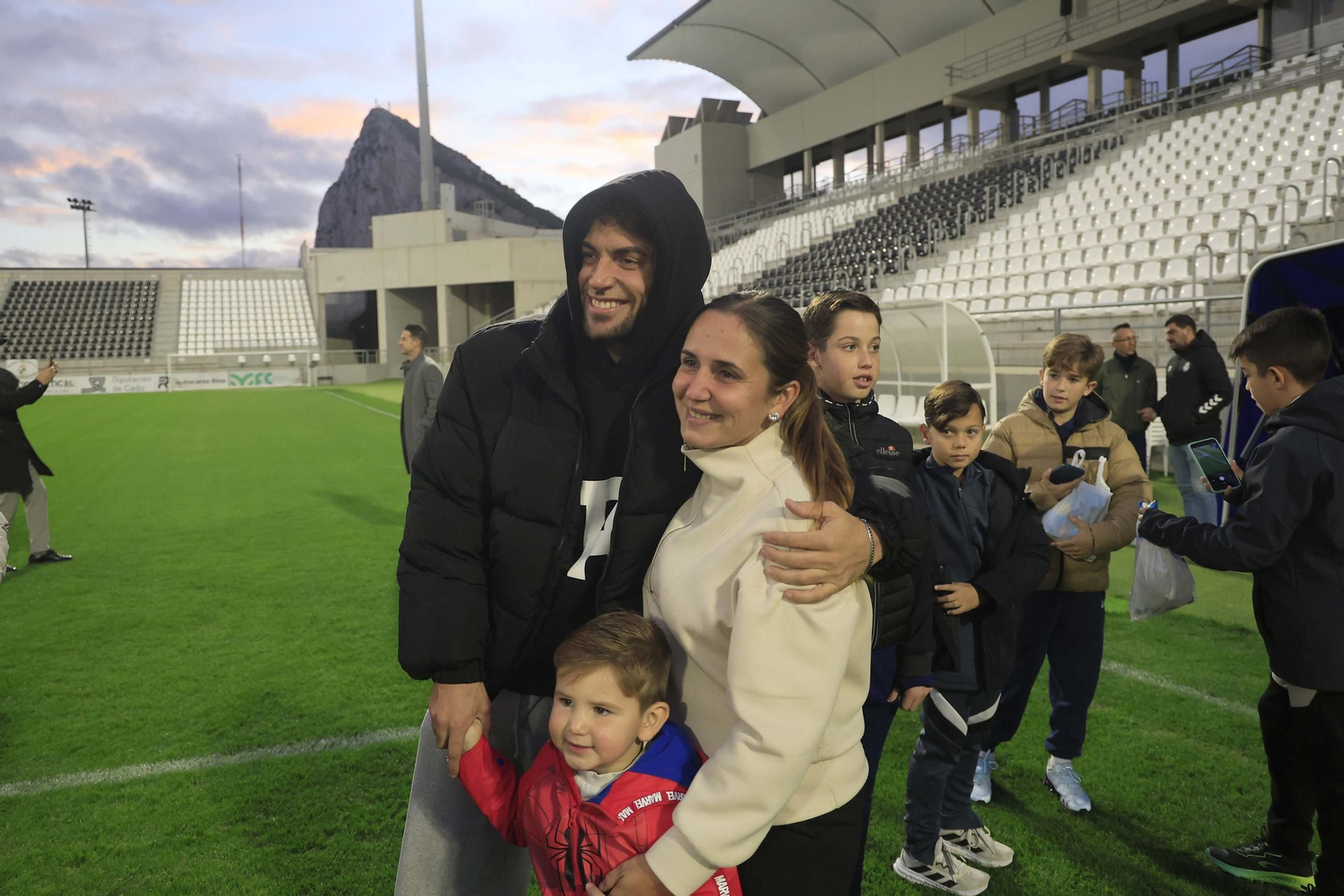 Las fotos del homenaje al ex jugador de la Balona Edu Mena en La Línea