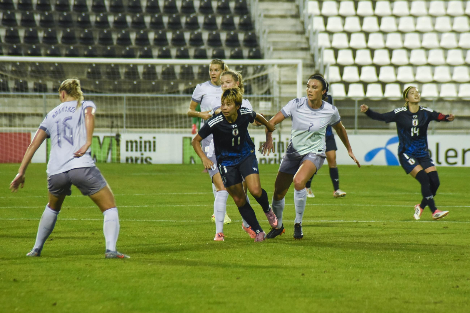 Las fotos del partido amistoso entre las selecciones femeninas de fútbol de Noruega y Japón en La Línea