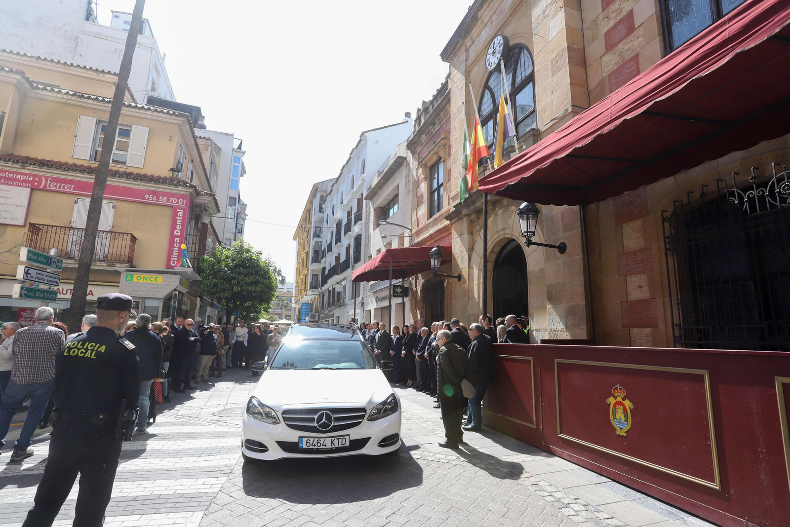 Imágenes de la capilla ardiente de Ernesto Delgado instalado en el Salón de Plenos del Ayuntamiento de Algeciras
