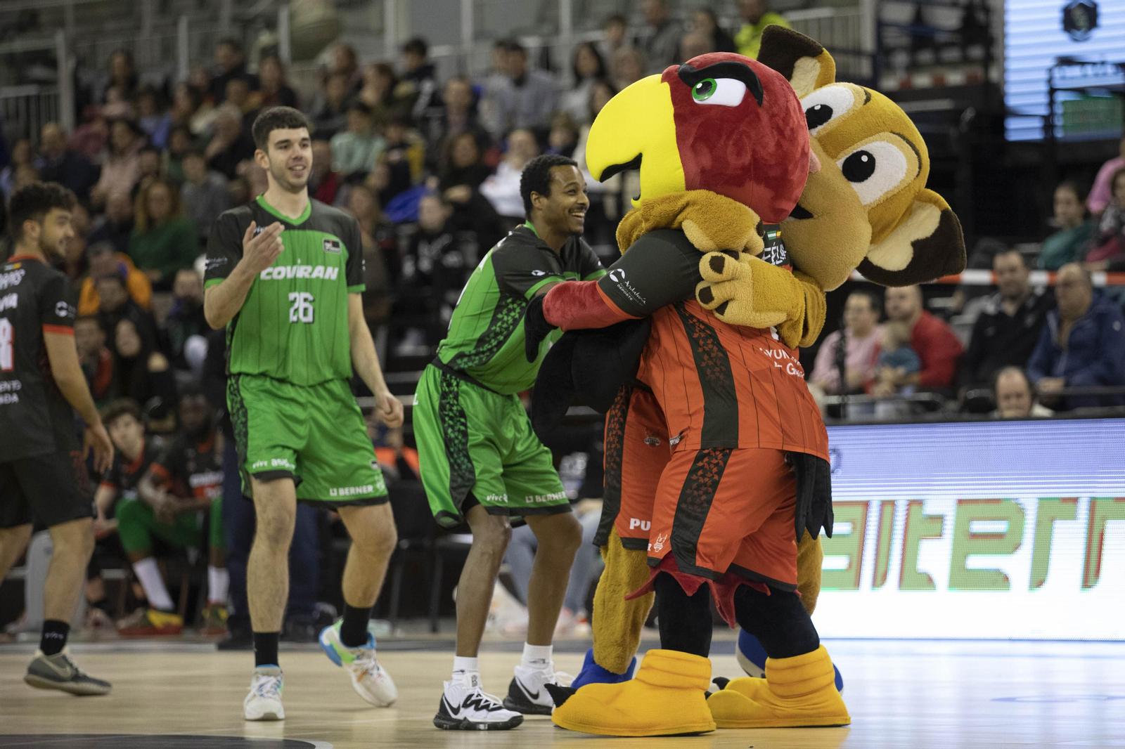 Las imágenes del primer Fénix Game del Covirán Granada