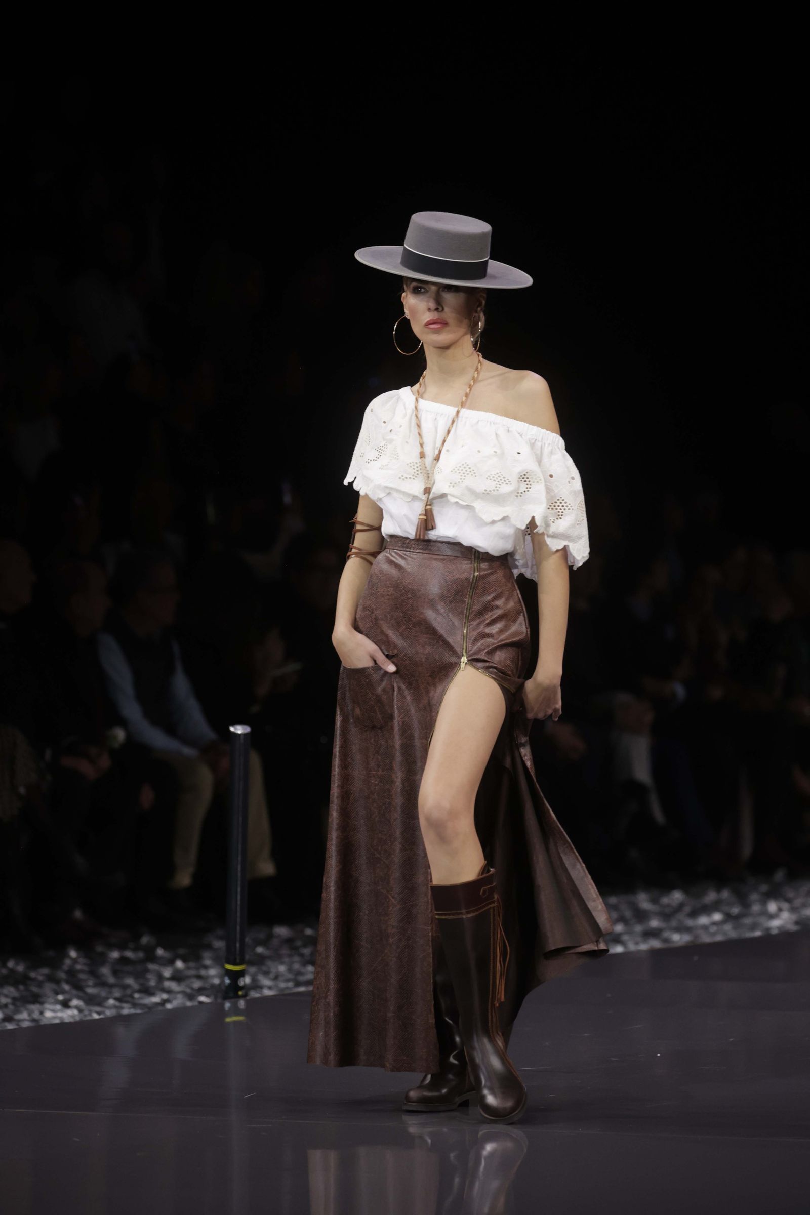 El desfile de Pilar Rubio en SIMOF 2023, todas las fotos