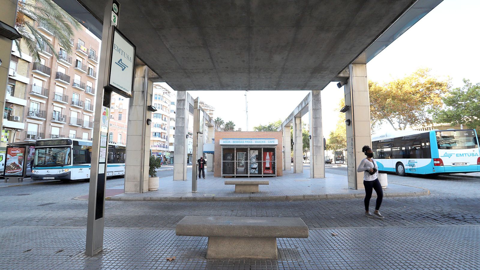 Vista general de la estación central de autobuses urbanos en Zafra.