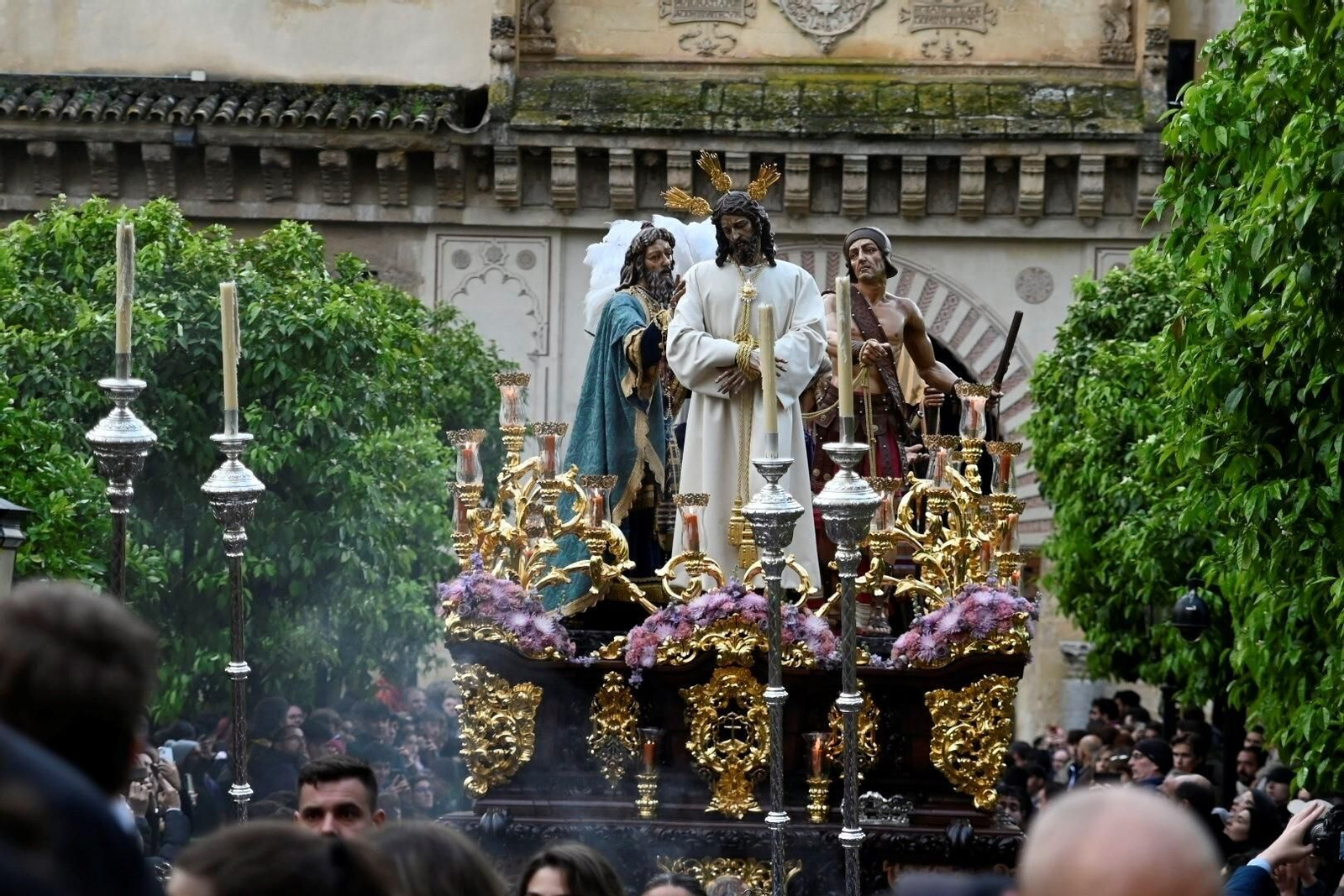 El traslado de la Hermandad del Amor de Córdoba, en imágenes