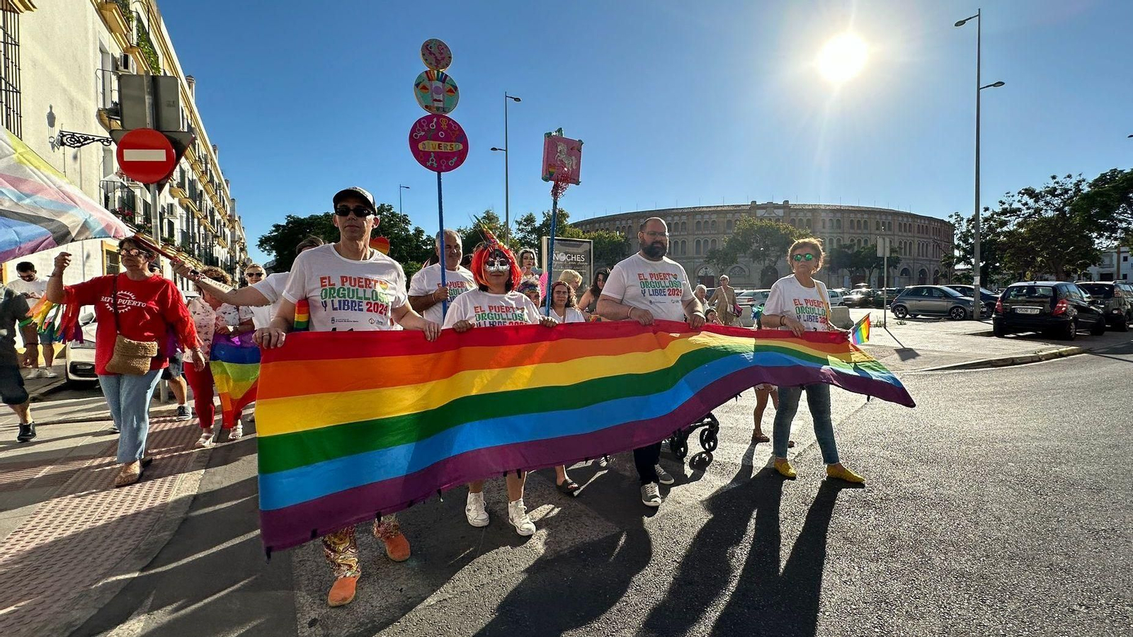 El Desfile de la Diversidad, a su paso por la Plaza de Elías Ahuja.