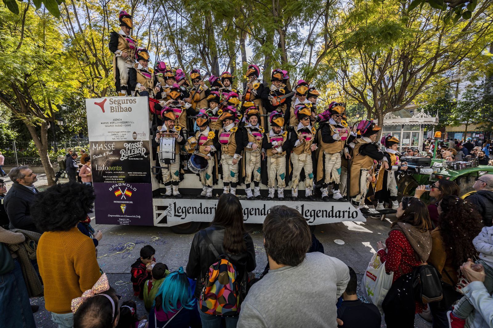 Las imágenes del Domingo de Piñata del Carnaval de Cádiz 2023.