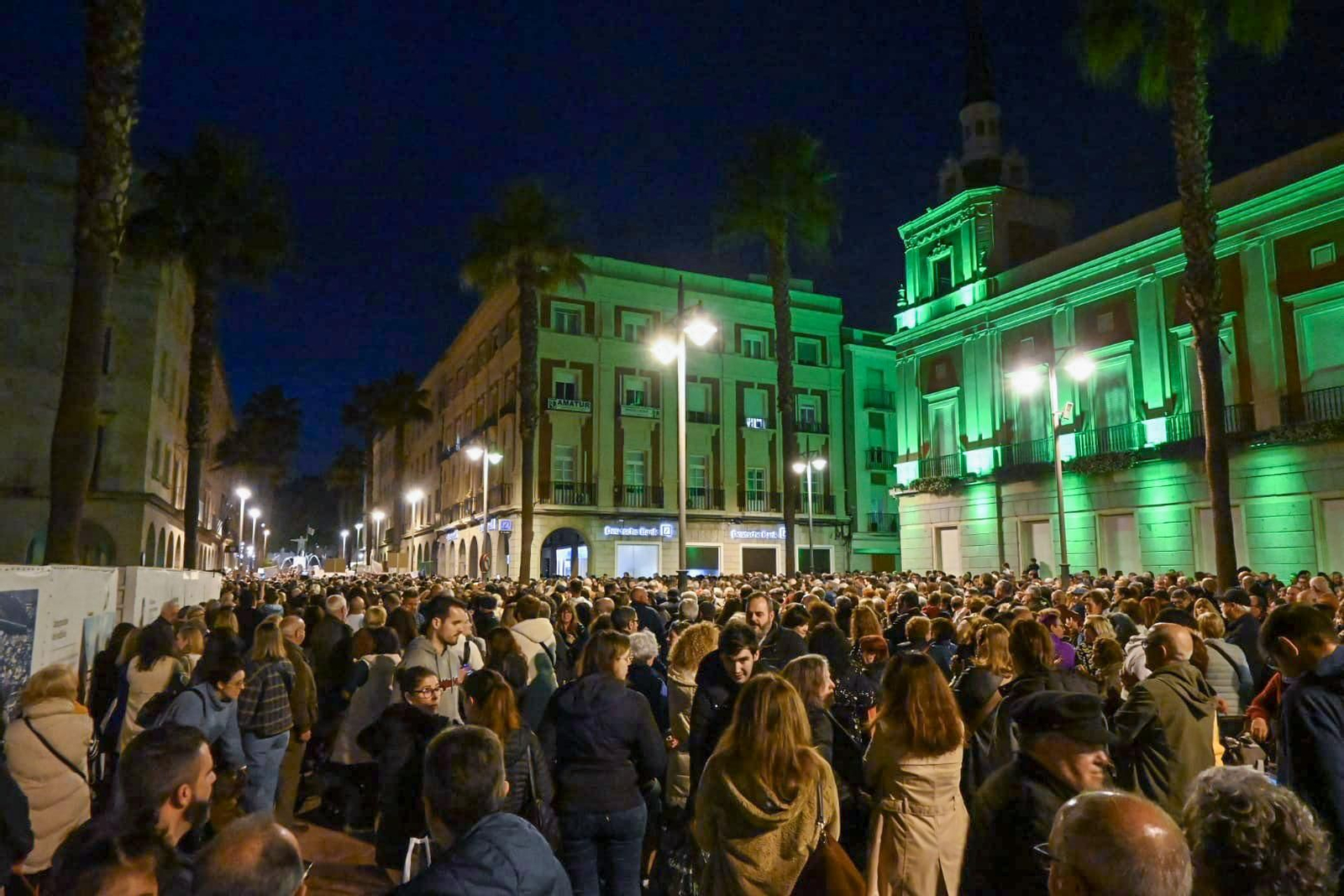 Imágenes de la concentración por la sanidad frente a la delegación