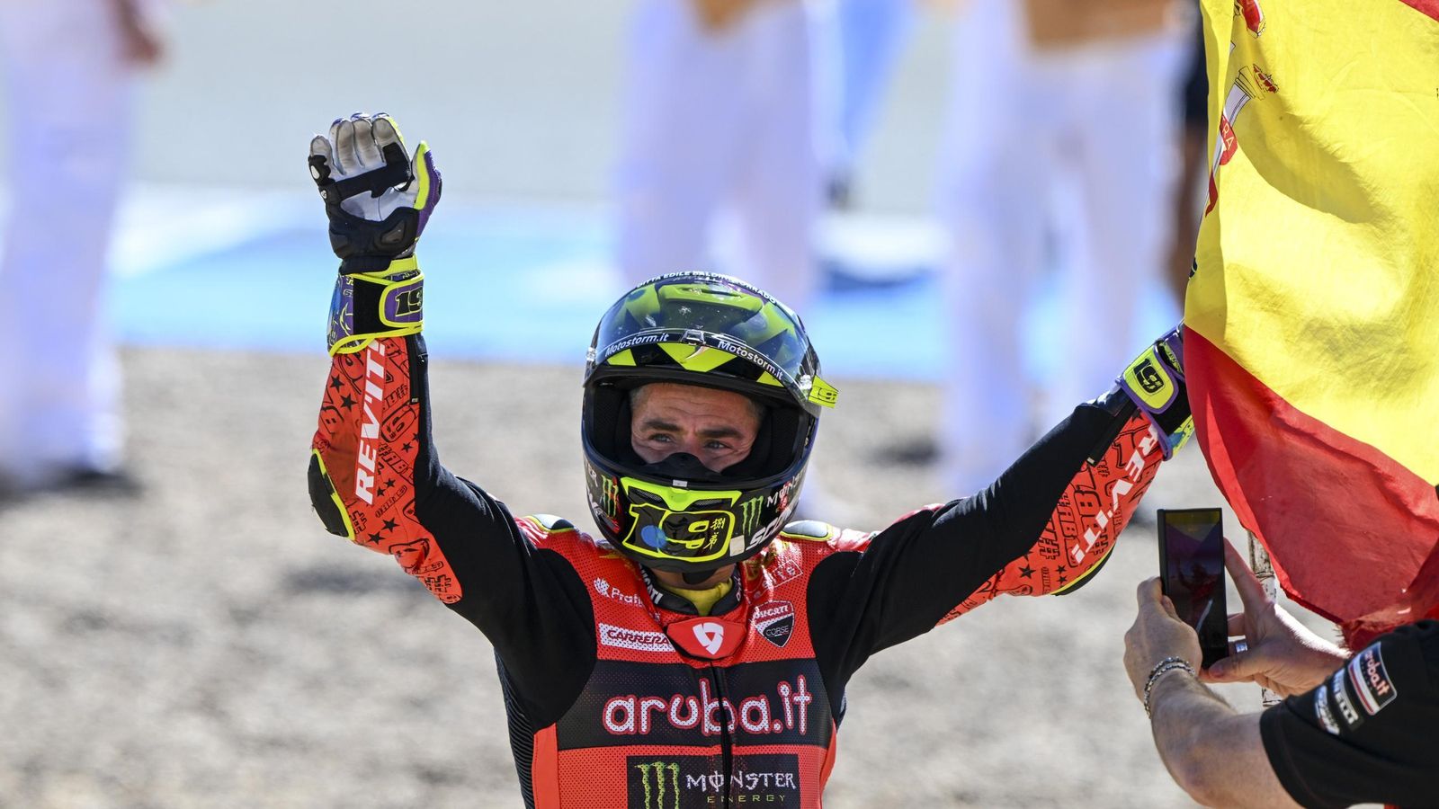 Álvaro Bautista, segundo y emocionado en su despedida del equipo Aruba.it Ducati.