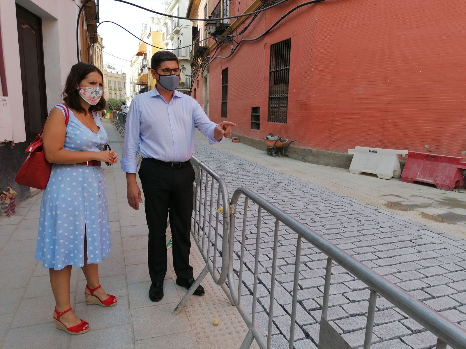 El portavoz de Cs en el Ayuntamiento, Álvaro Pimentel, y la edil Amelia Velázquez, durante su visita a las obras.