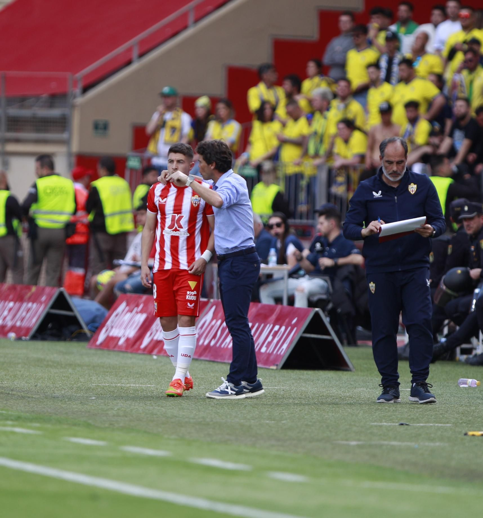 Imágenes del partido de la Liga Santander U.D. Almería-Cádiz C.F.