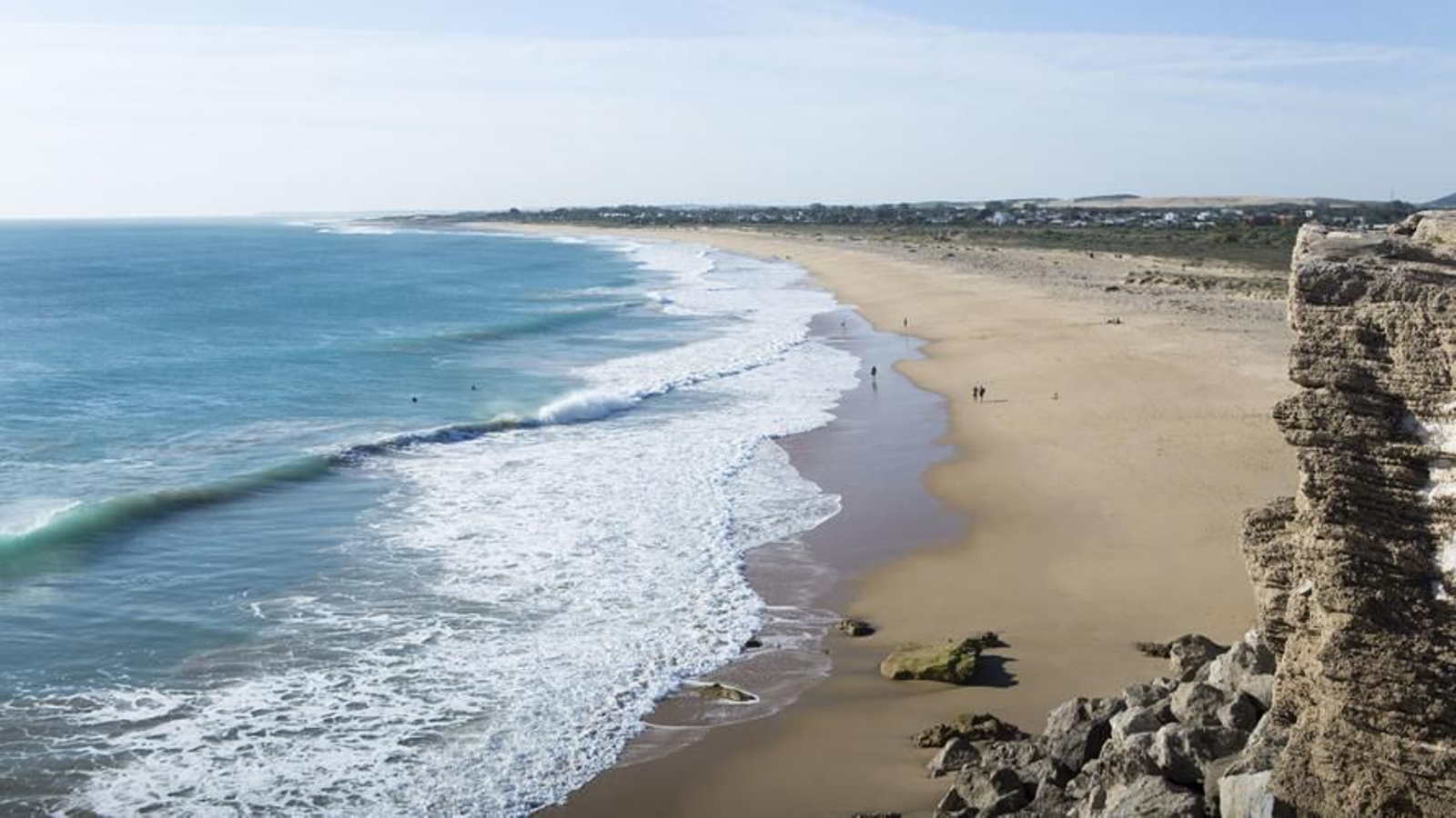 Vistas de la playa de Zahora desde Faro de Trafalgar