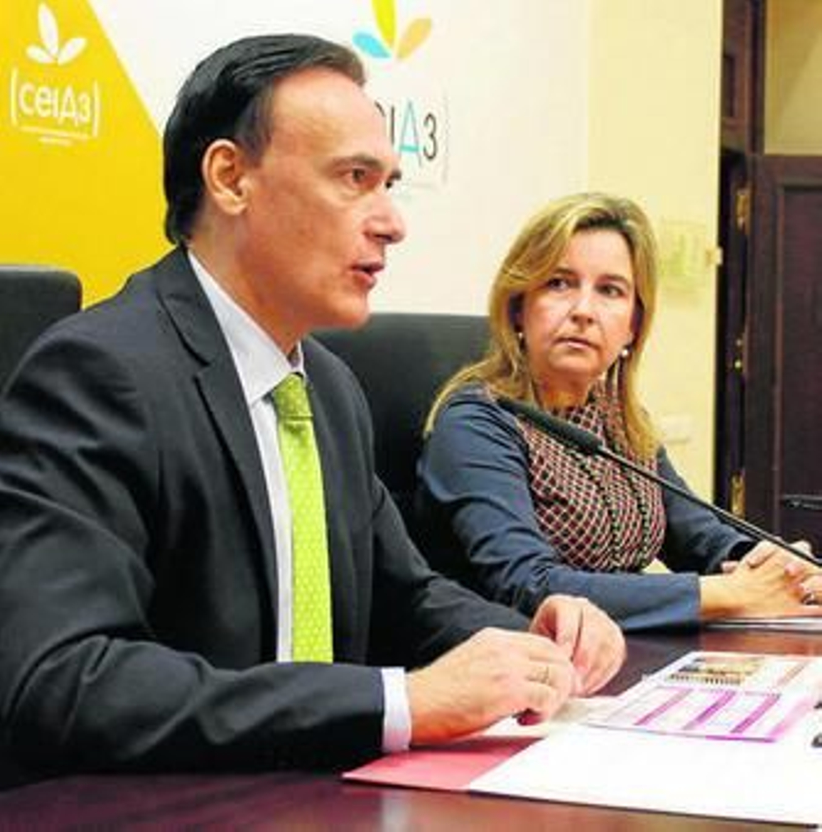 Gómez Villamandos y Mérida, ayer en el Rectorado.