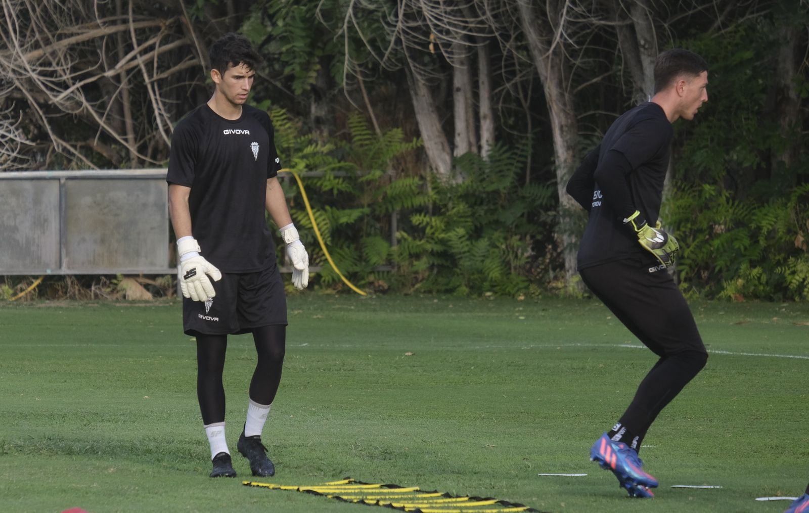 Pablo Picón se ejercita junto a Carlos Marín durante un entrenamiento.