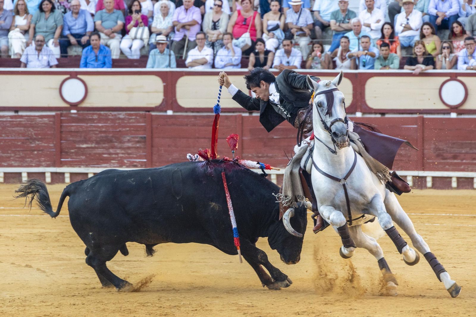Las imágenes de la corrida de toros en El Puerto: puerta grande para Talavante
