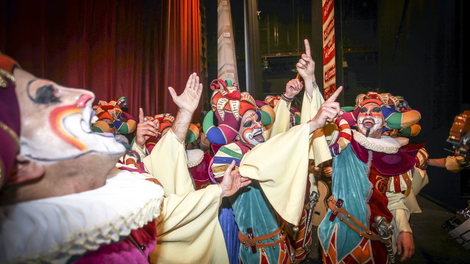 La comparsa de Tino Tovar 'Oh capitán, mi capitán', en el Gran Teatro Falla.