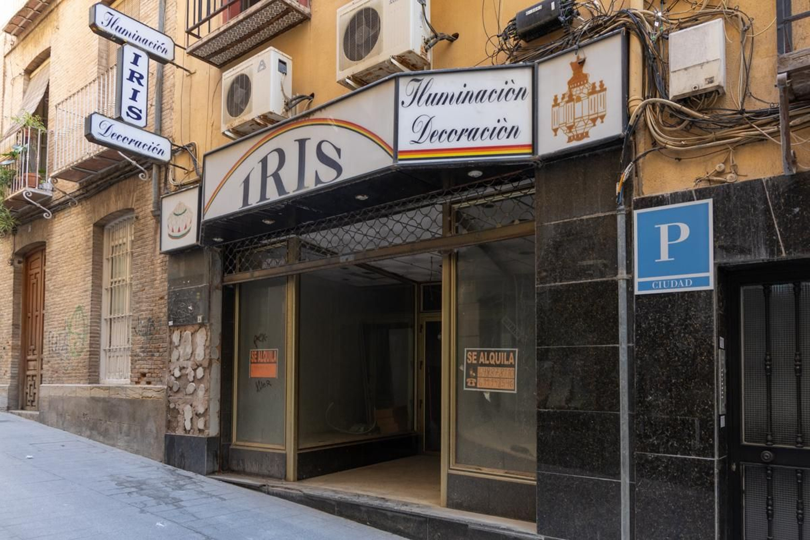 Locales vacíos en el centro de Jaén, en imágenes