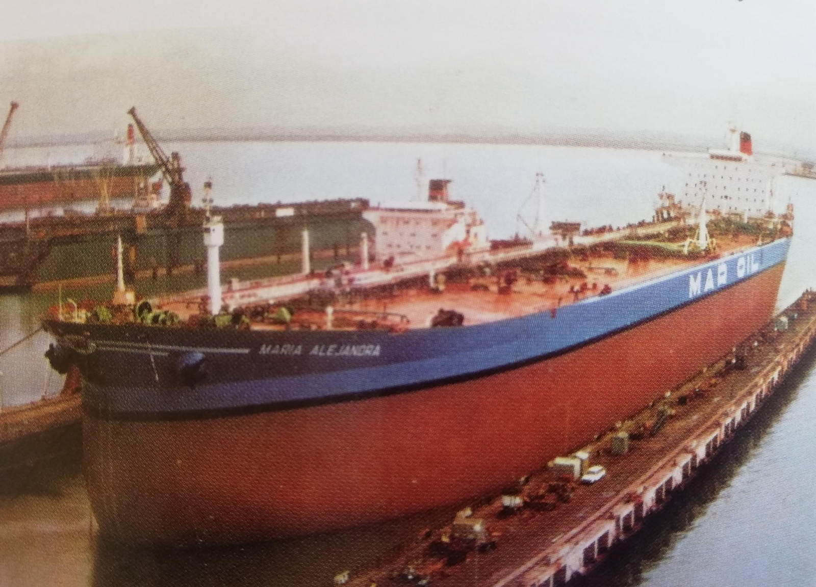 El superpetrolero 'María Alejandra', en Astilleros de Cádiz.