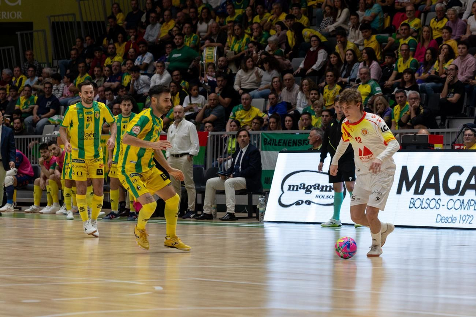 Las mejores fotos de la goleada del Jaén Paraíso Interior FS ante Industrias Santa Coloma