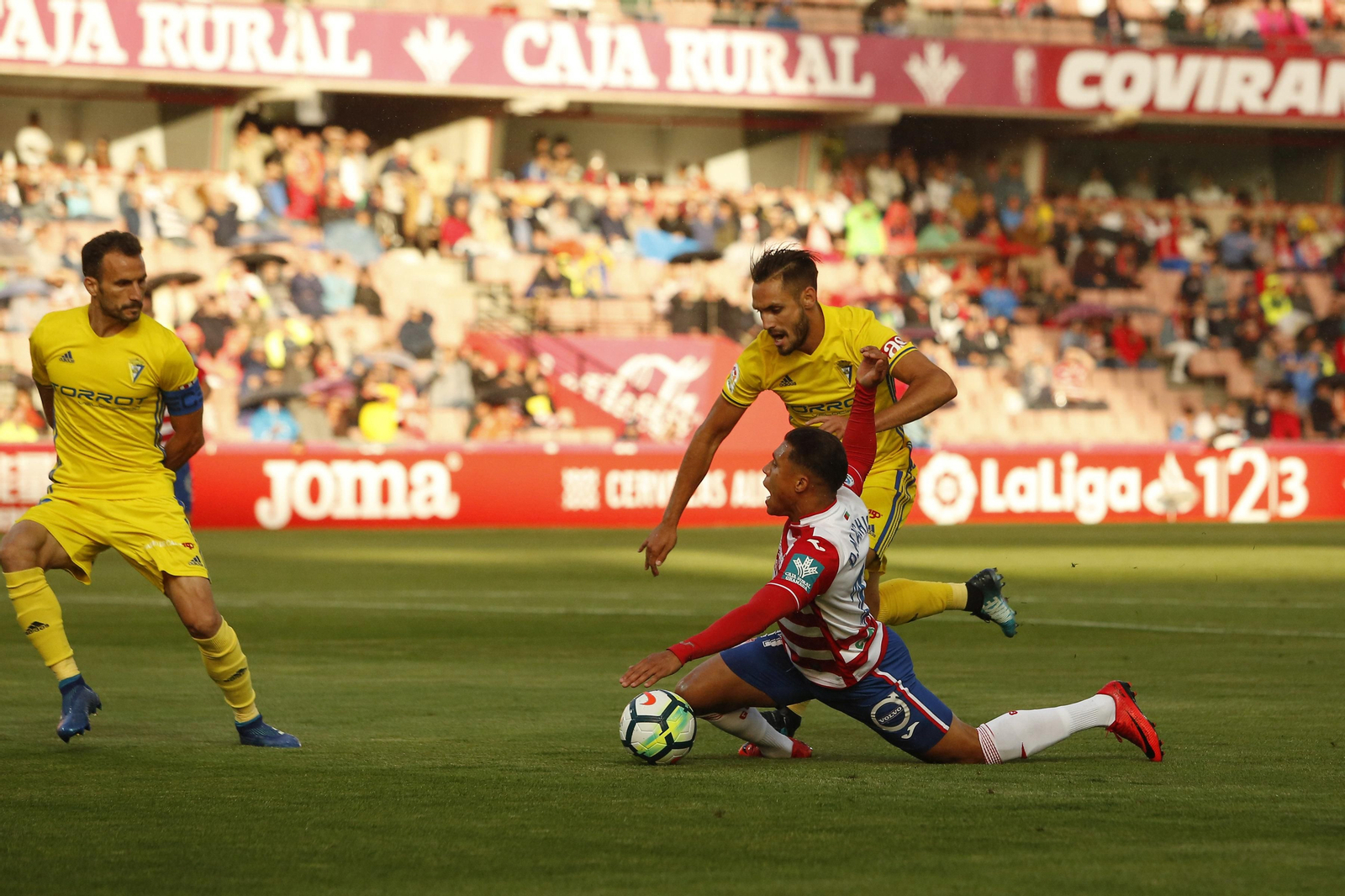 El Granada CF-Cádiz CF, en imágenes