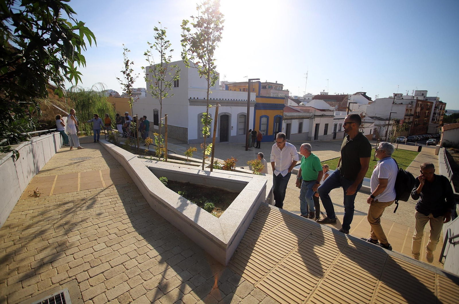 Imágenes de la visita guiada a la Fuente Vieja de Huelva por el arquitecto Francisco Javier López
