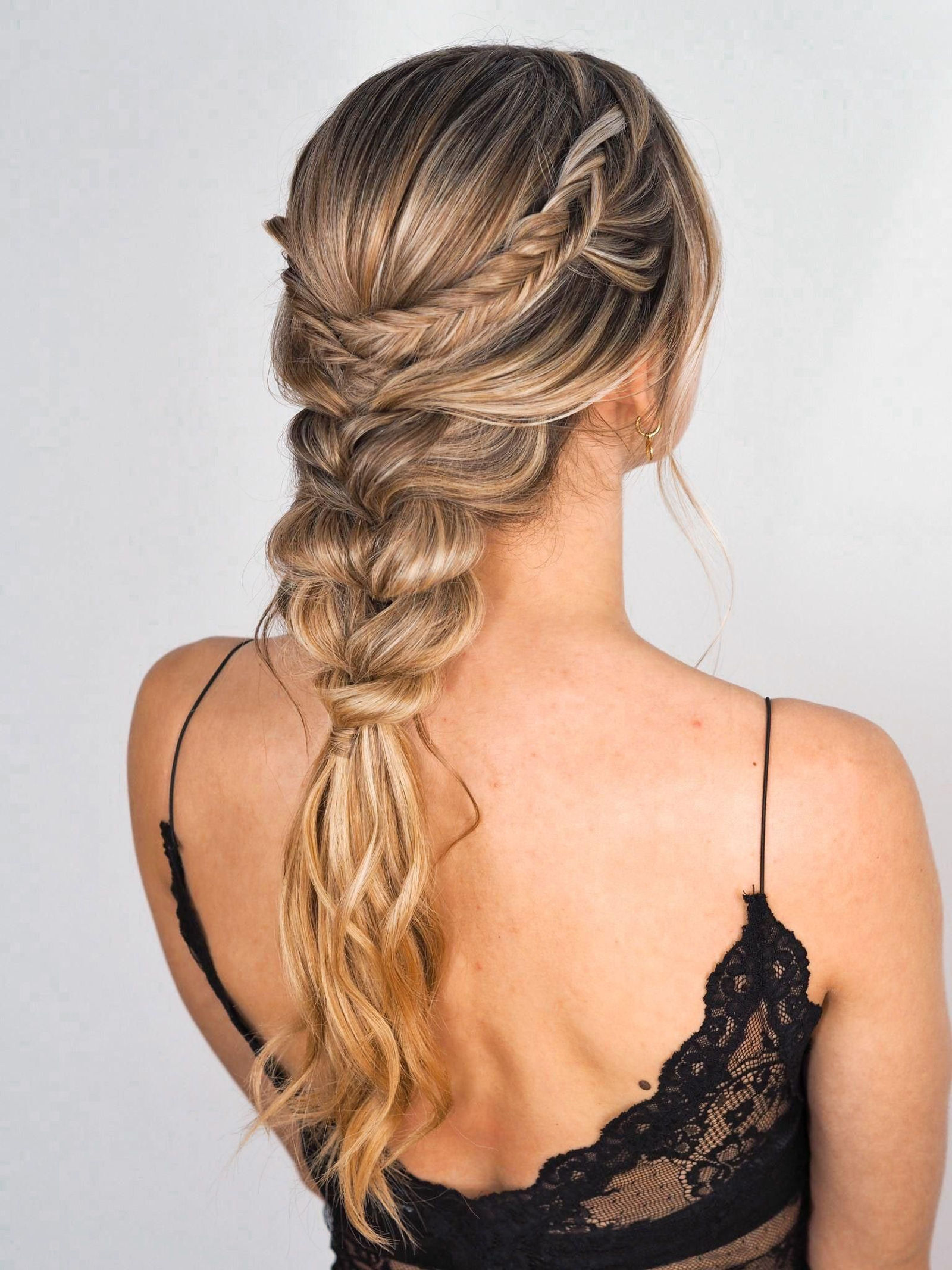 Peinado de invitada con trenza. Peinado de invitada con trenza.