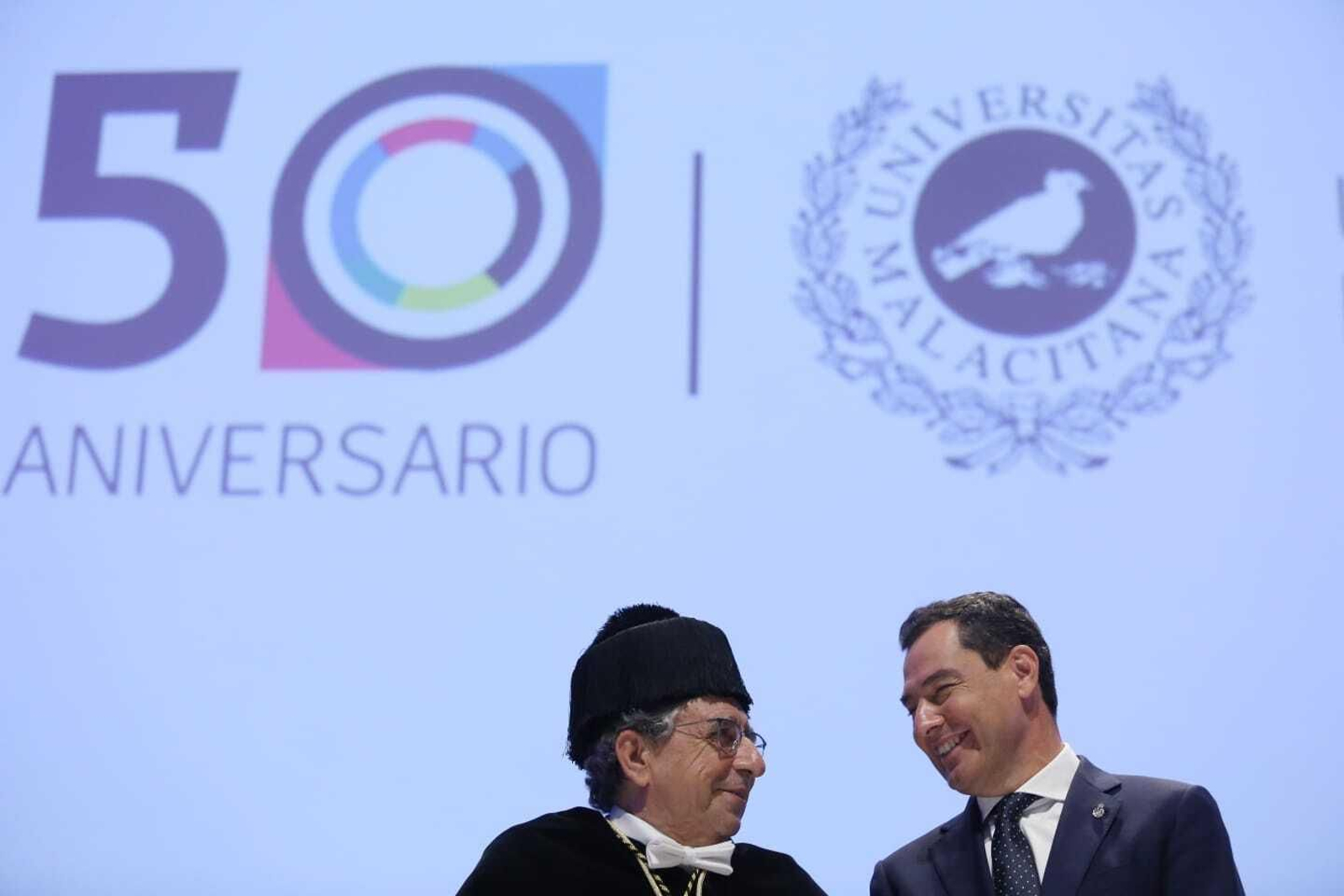 José Ángel Narváez, rector de la UMA, y Juanma Moreno, presidente de la Junta de Andalucía, en el acto de apertura del curso 2022/2023 de las universidades andaluzas. José Ángel Narváez, rector de la UMA, y Juanma Moreno, presidente de la Junta de Andalucía, en el acto de apertura del curso 2022/2023 de las universidades andaluzas.