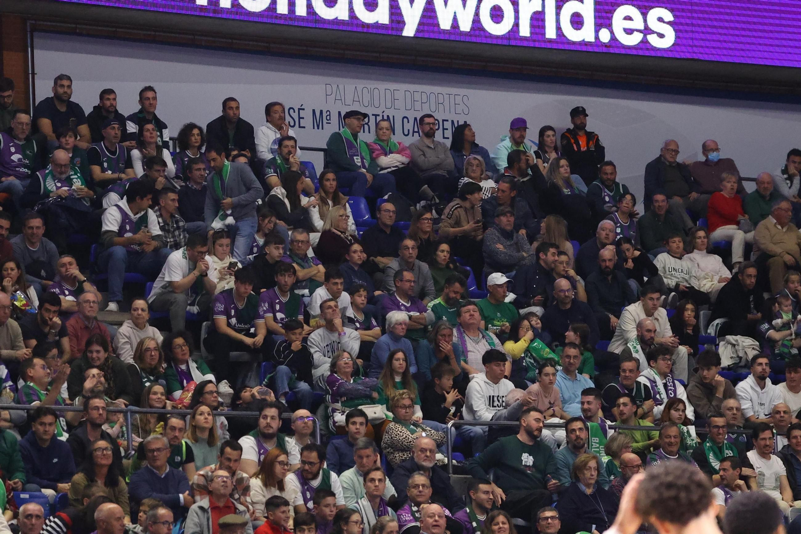 Búscate en las gradas del Carpena durante el Unicaja-Valencia Basket