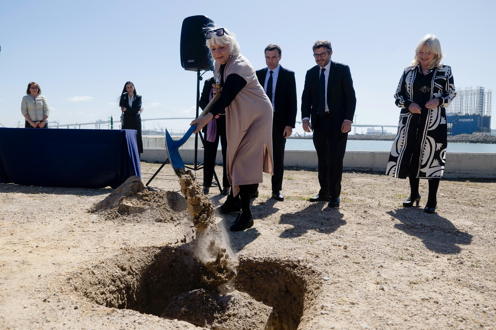 Imágenes del acto de la puesta de la primera piedra de la segunda fase de la ampliación de la nueva terminal de contenedores del puerto de Cádiz