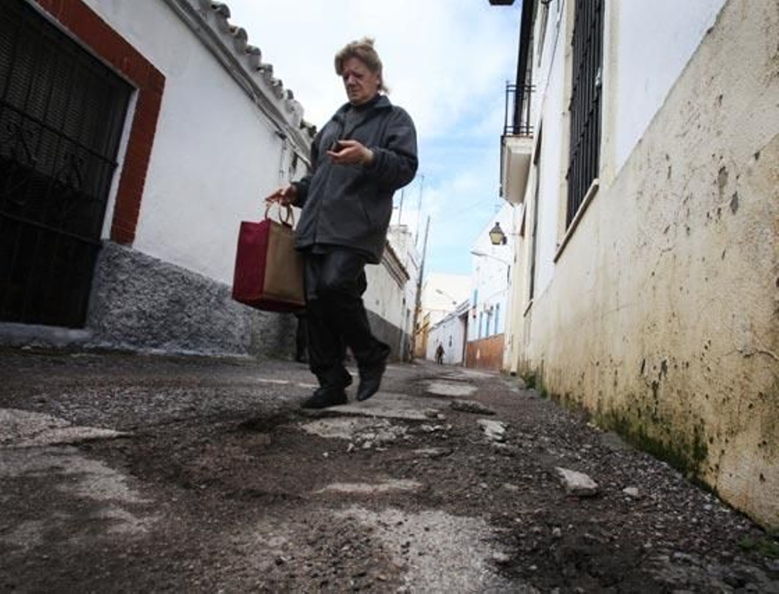 Las espaldas del ‘asilito de San José’, repleta de baches y desconchones. 

Foto: Vanesa Lobo