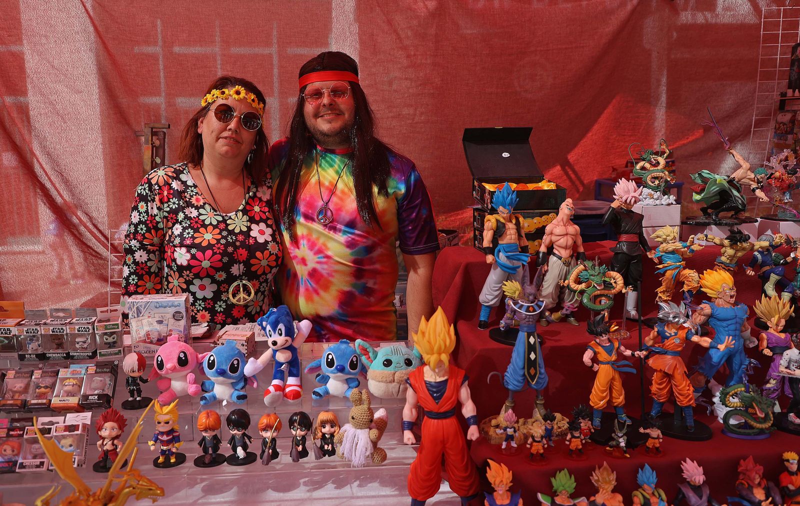 El mercadillo hippie de la Fiesta de la Primavera de La Línea, en imágenes