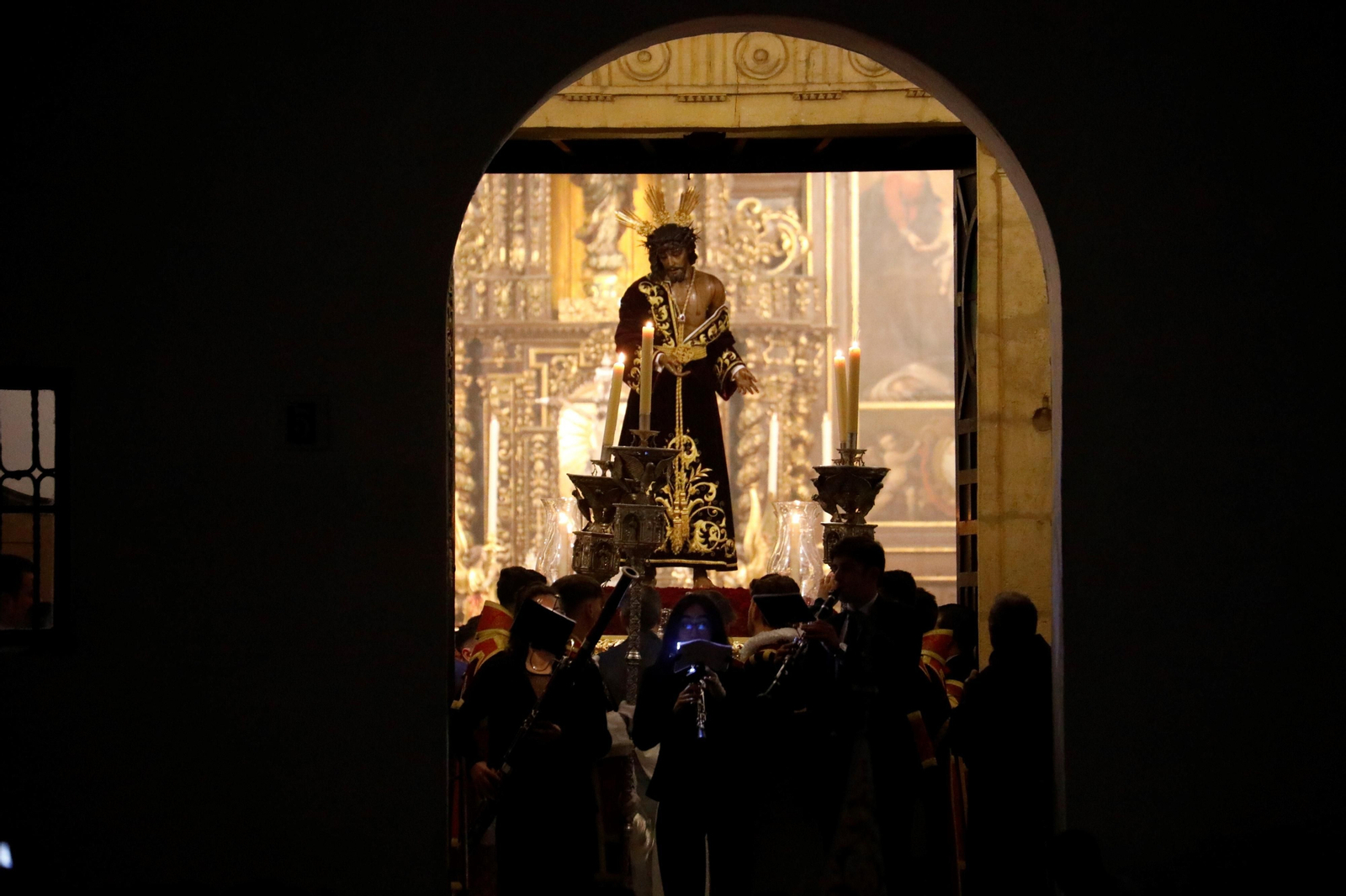 El vía crucis del Señor de la Humildad y Paciencia de Córdoba, en imágenes