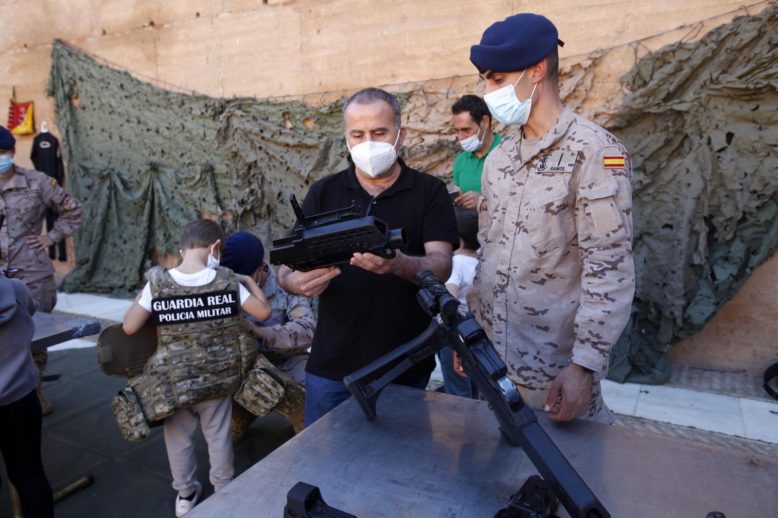 La Guardia Real se despliega por lugares emblemáticos de la provincia de Huelva.