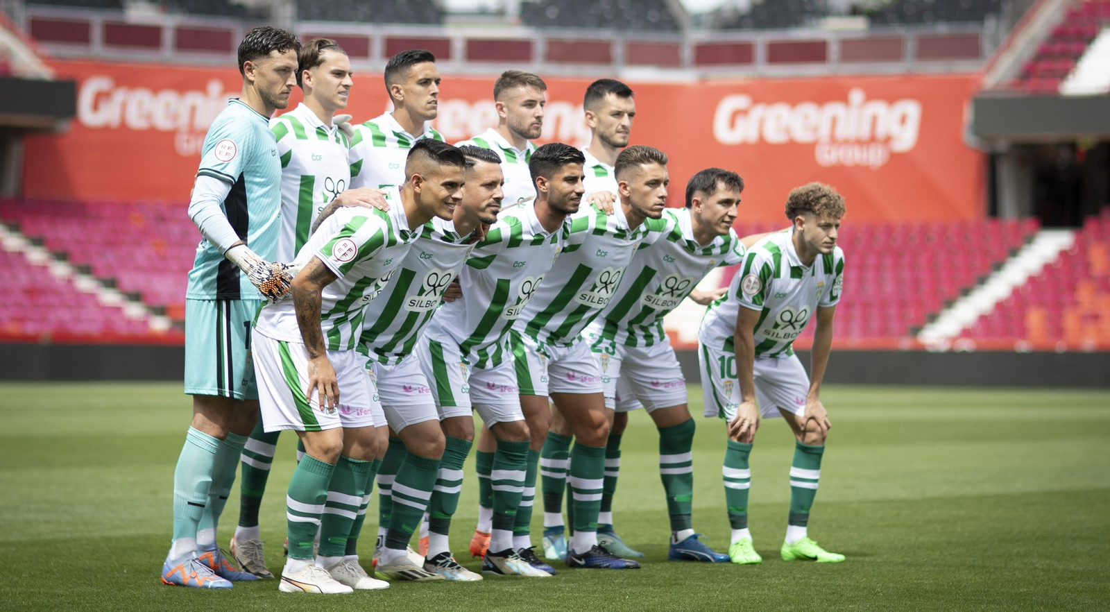 El once inicial del Córdoba CF en Los Cármenes ante el Recreativo Granada.