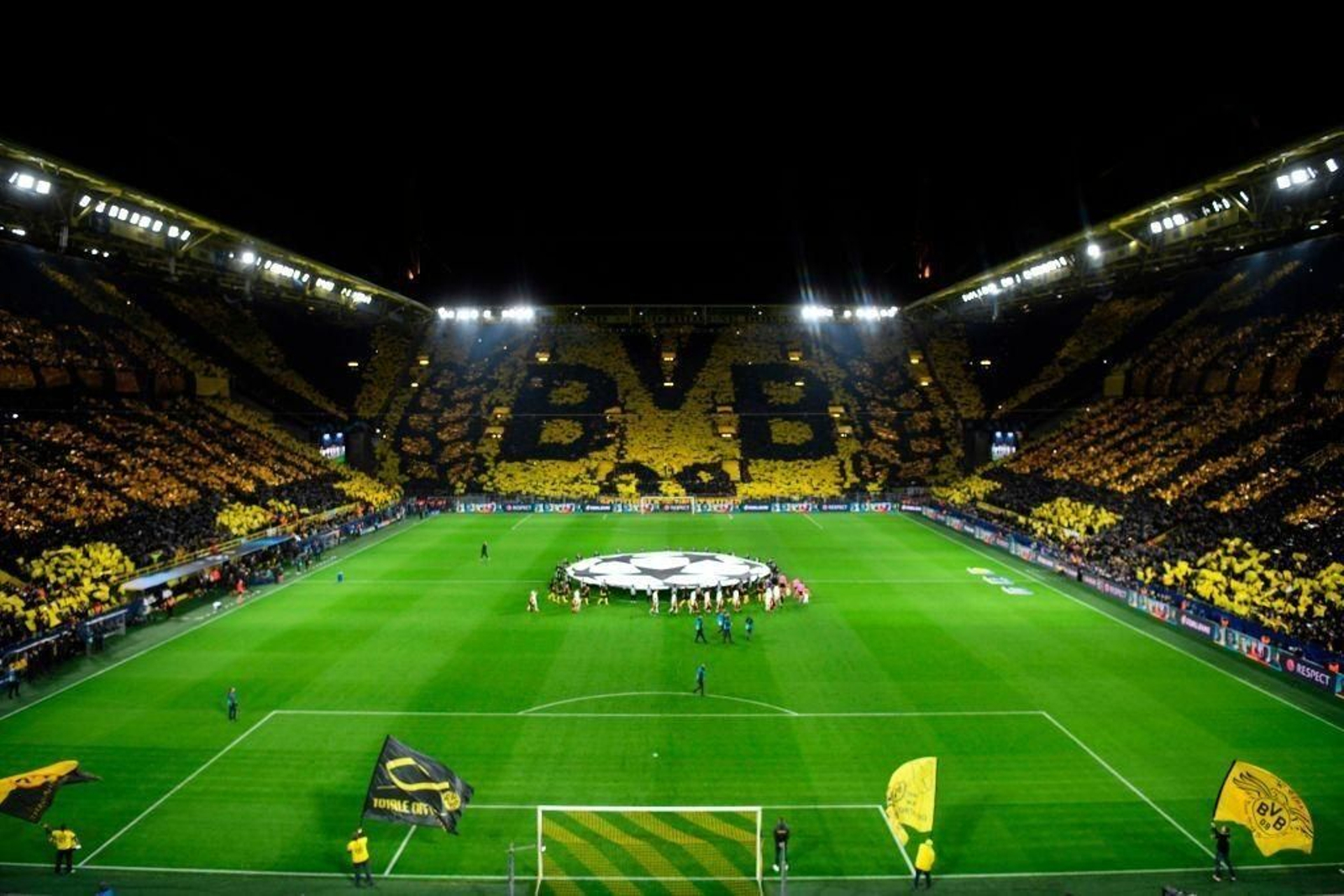 El mítico Westfalenstadion, en un partido de Champions.