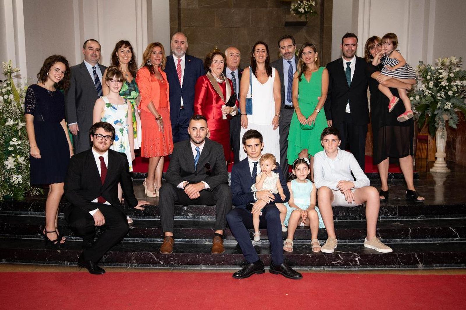 El matrimonio Grimaldi Mijares con sus hijos Antonio, Alberto, David, Raquel y Carlos Grimaldi Mijares, Silvia Vilaboa, Amalia Bulnes, Aroa Molano, Carla Mir de Francia y Antonio, Nacho, Alberto, Mauro, Luna, Teresa, Vera y Victoria Grimaldi.
