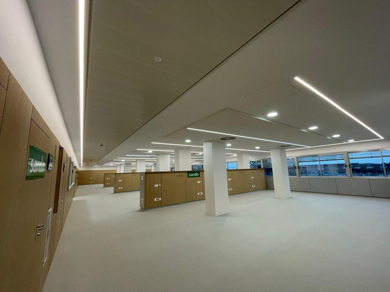 Instalaciones cerradas y sin uso del nuevo Hospital de Día Oncohematológico del Hospital Clínico.