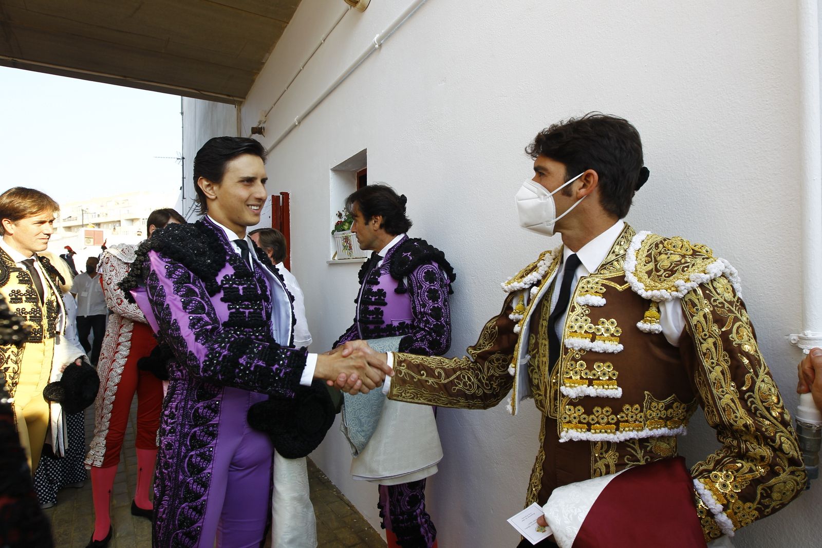 Fotogalería corrida de toros. Cayetano Rivera, Paco Ureña y Roca Rey. Roquetas de Mar.