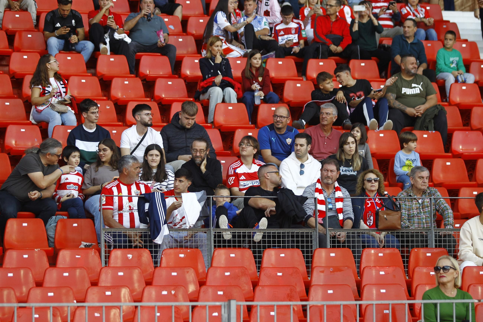 Búscate en las fotos del partido U.D. Almería-Granada C.F.