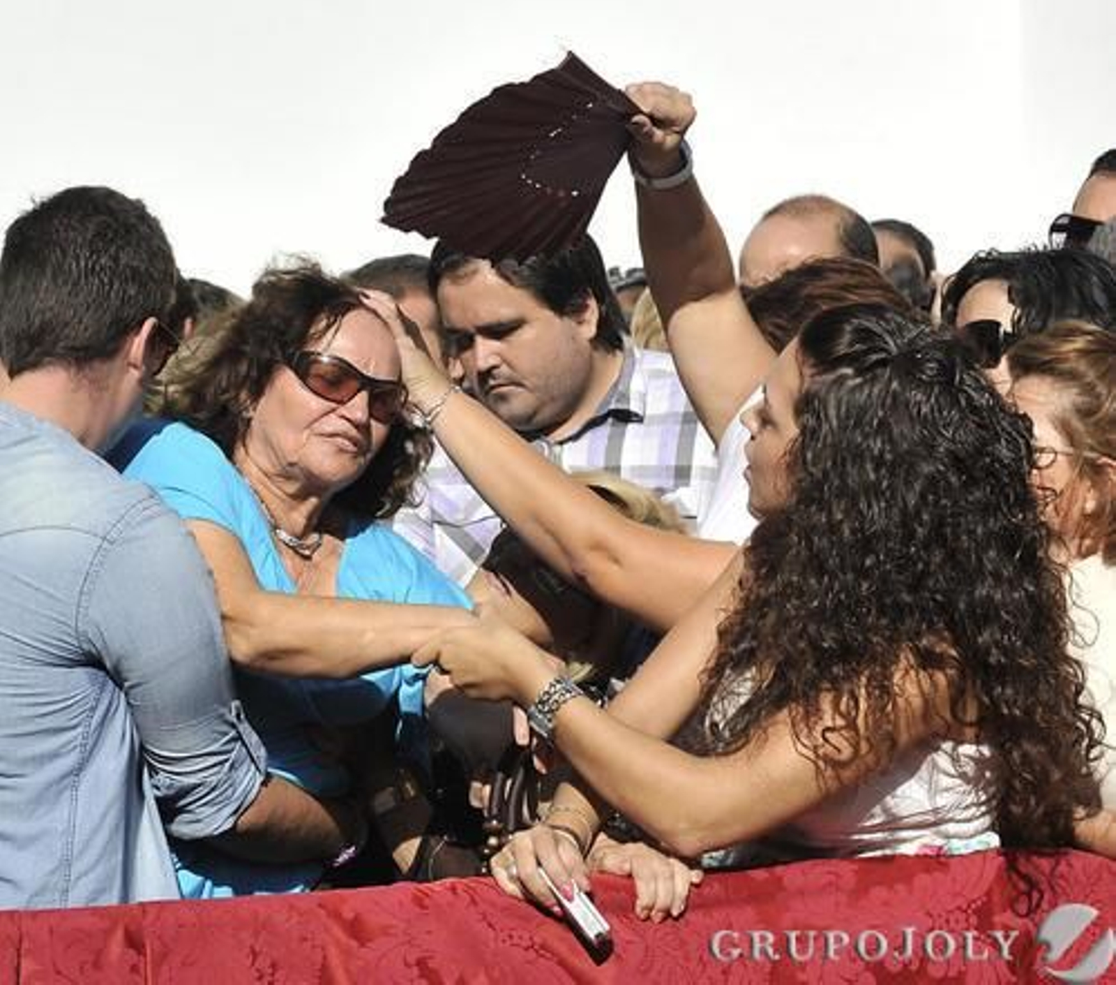 Una mujer sufrió un desmayo como consecuencia del calor.

Foto: Juan Carlos Vázquez
