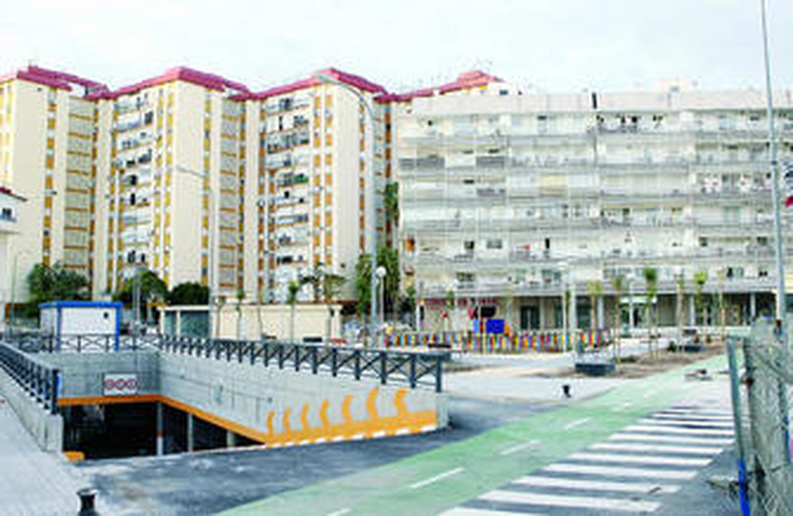 Estado actual de la entrada del parking de Crucero Baleares, en la Ronda de Triana.