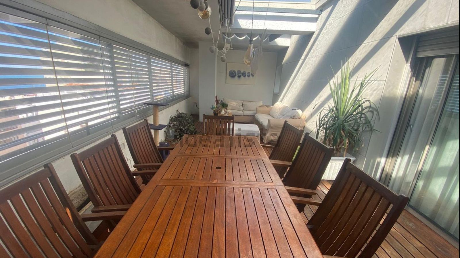 La terraza de un ático en la plaza Carlos Díaz.