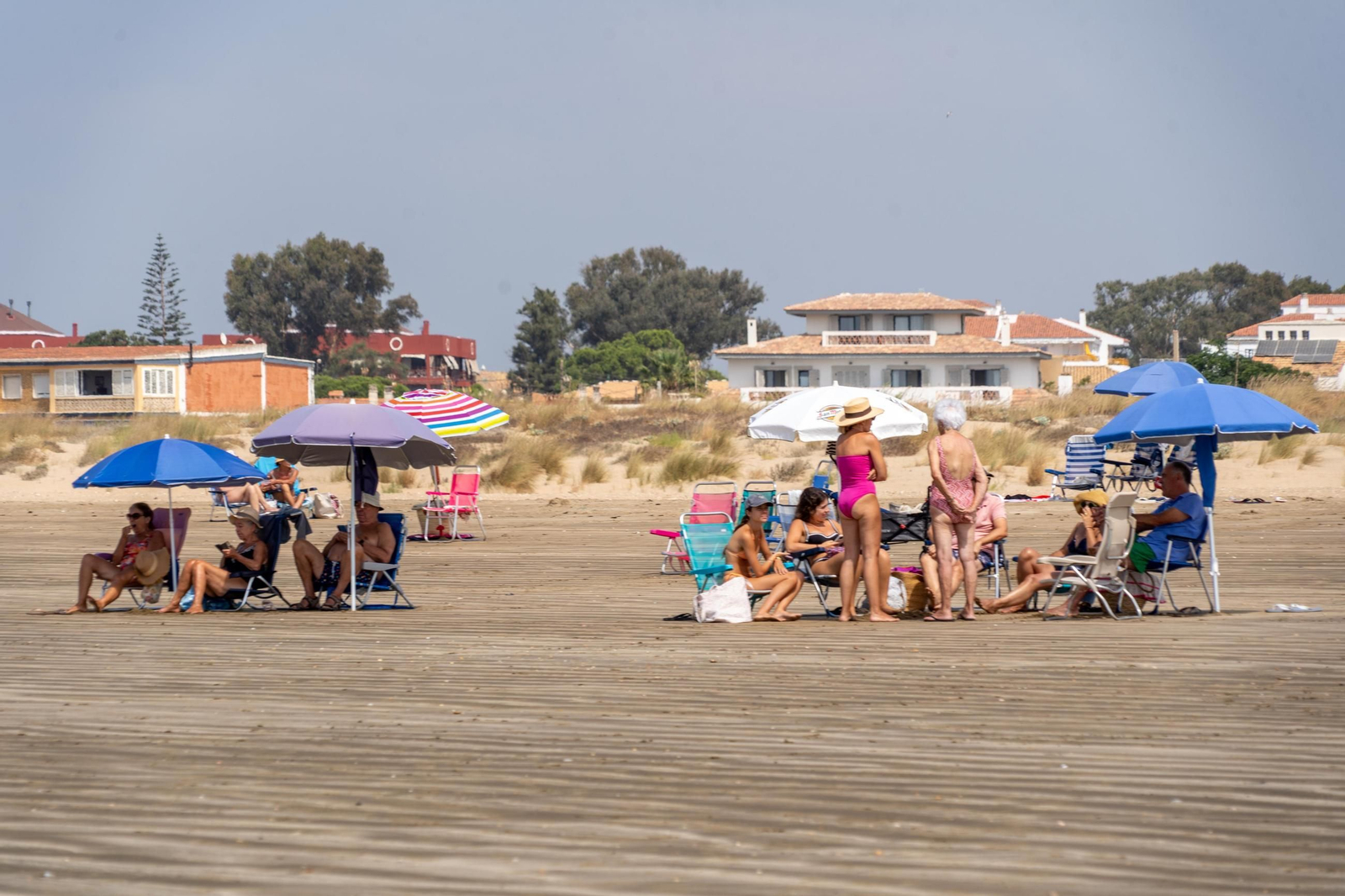 El ambiente de las playas de Huelva el domingo 24 de agosto