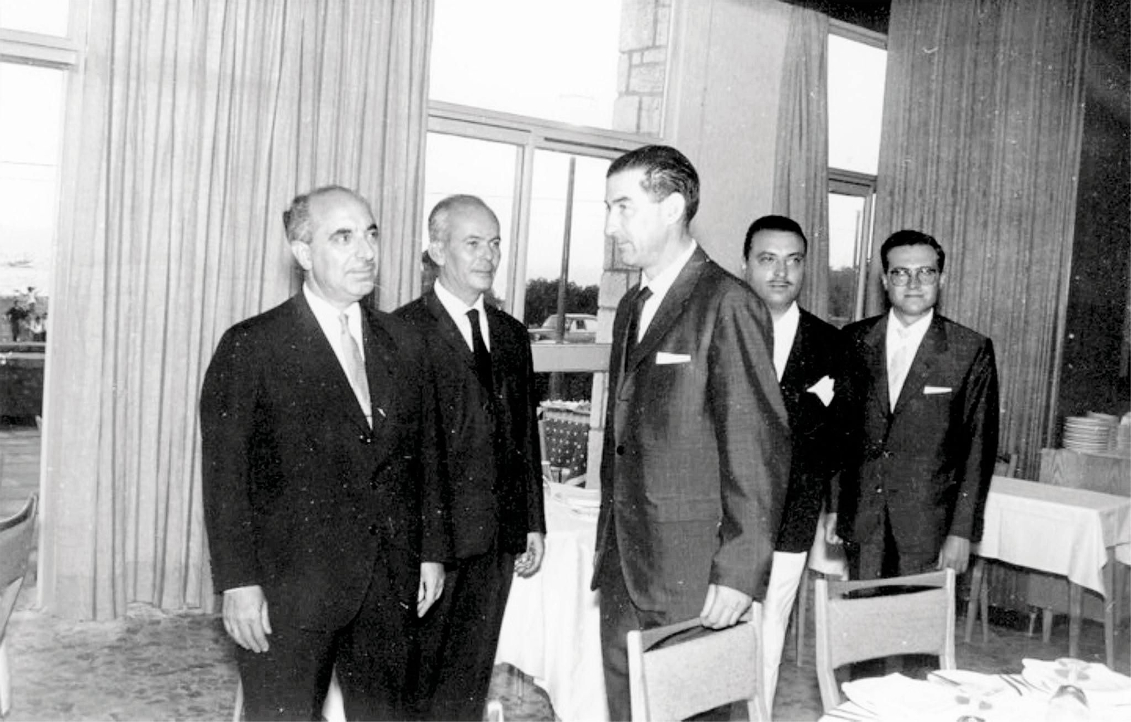 Castilla Pérez, Cristóbal Parra, Antonio Lizarza, decorador del hotel y Julio Moreno Castilla Pérez, Cristóbal Parra, Antonio Lizarza, decorador del hotel y Julio Moreno