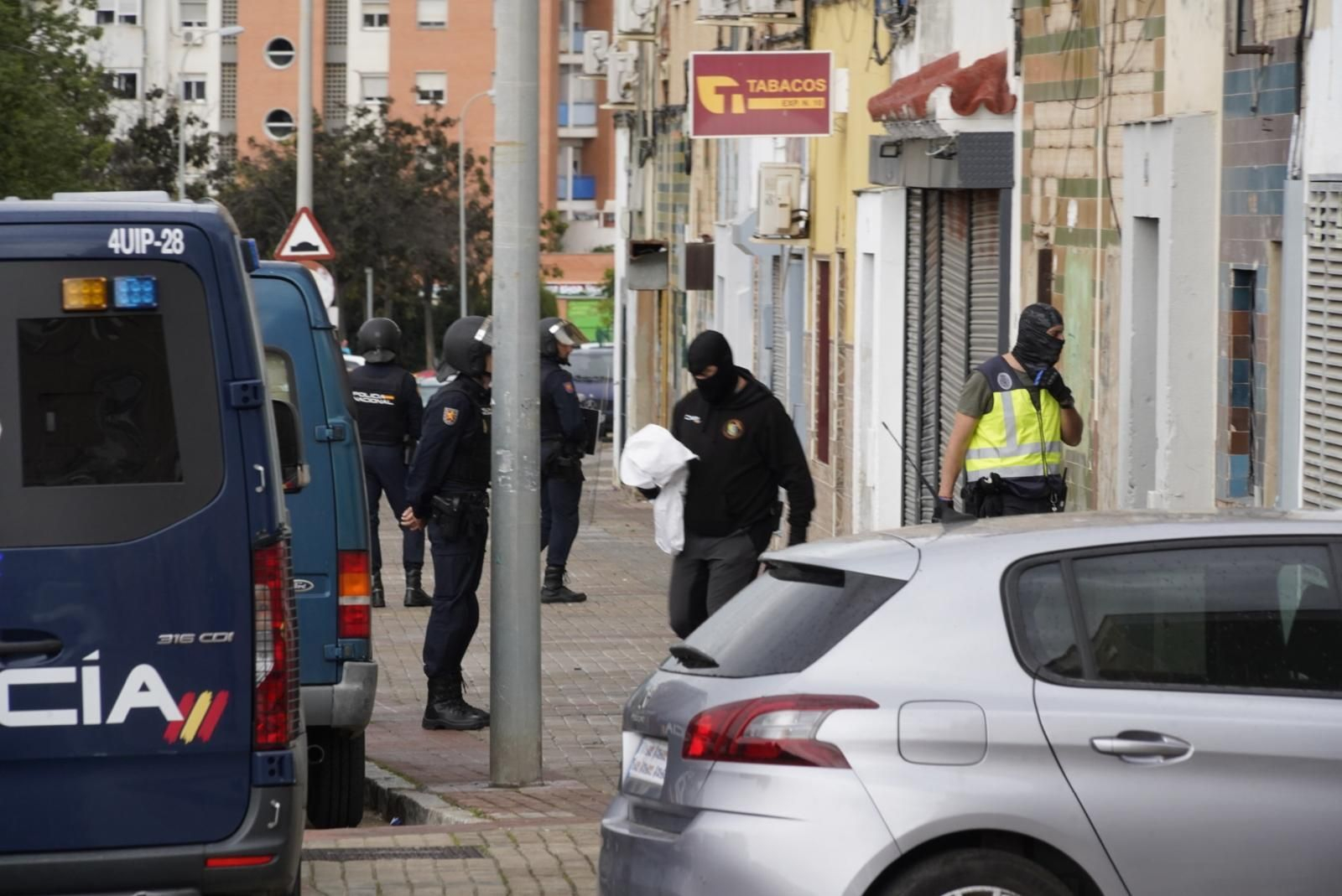 Imágenes de la macrooperación de la Policía Nacional este martes en El Torrejón y Pérez Cubillas: 200 agentes rastrean la zona