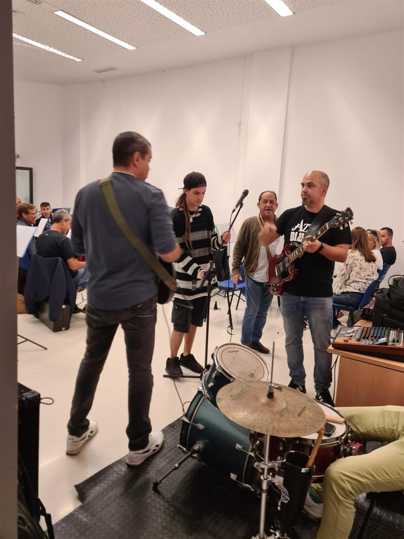 Los ensayos para el concierto de 'Axarkia Rocking.