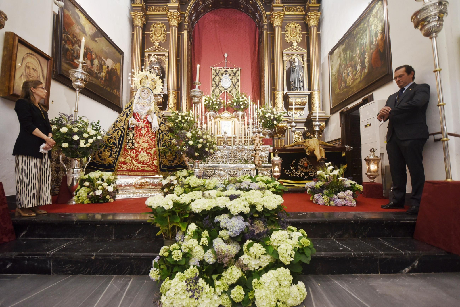 El besamanos de la Virgen de los Dolores, en imágenes