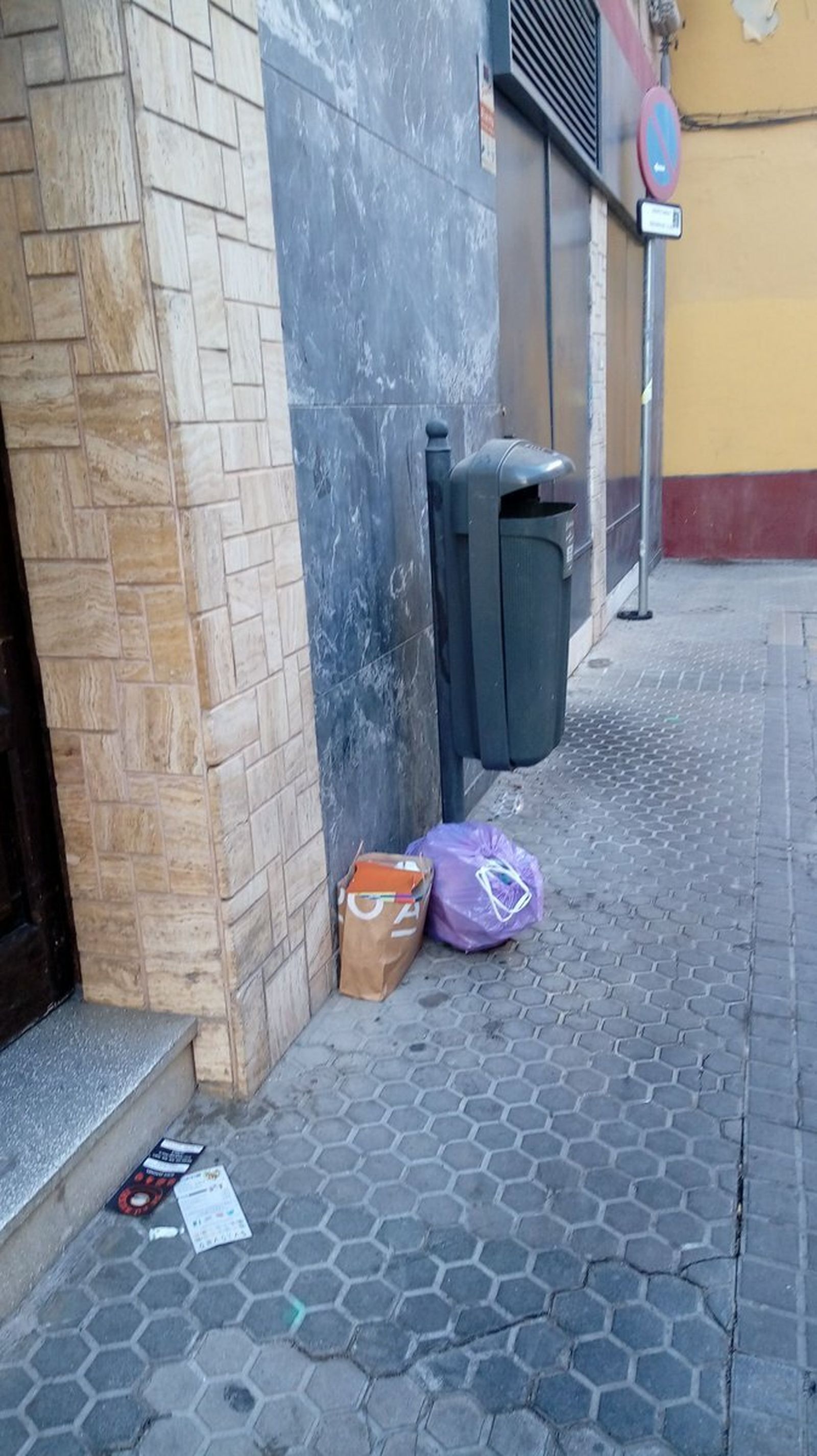 Galería de imágenes de la suciedad en distintos puntos de la ciudad.