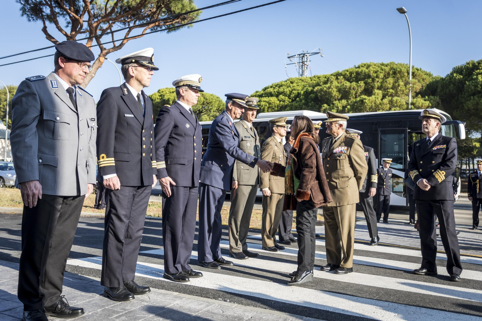 La ministra de Defensa, Margarita Robles en su visita a la base de Rota